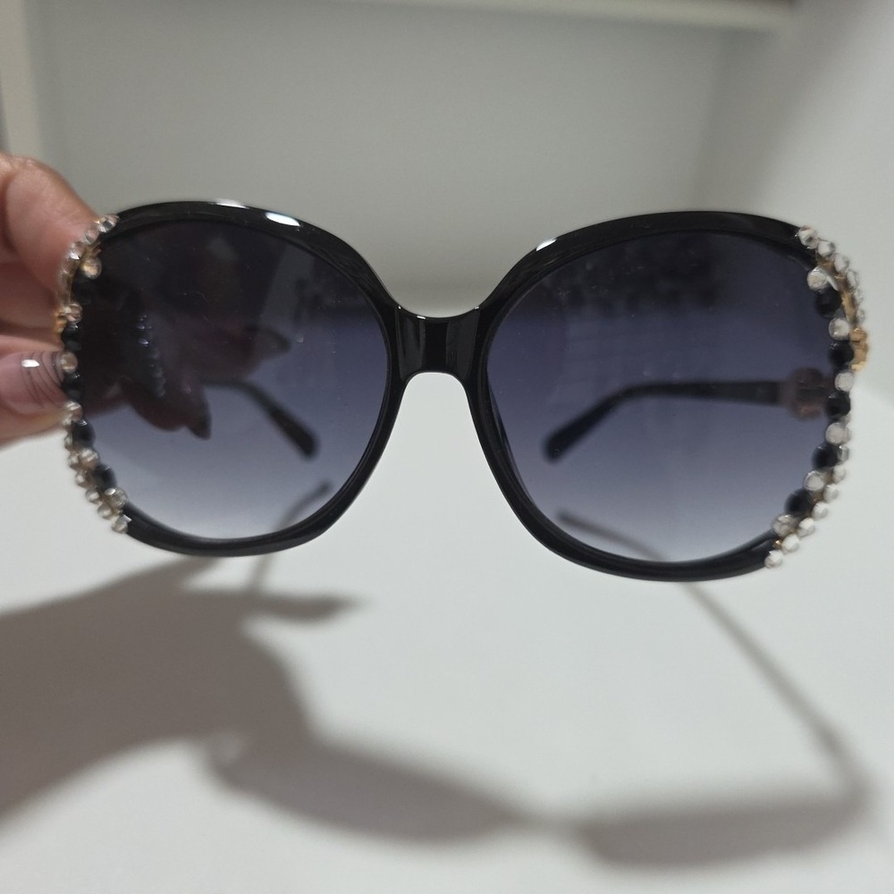 Oversized Black Rhinestone Sunglasses‎ with Gold Rose Side Detail – Glam Fashion - Picture 8 of 10